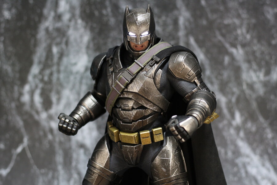 [핫토이] 아머드 배트맨 2.0 다이캐스트 디럭스_23.jpg