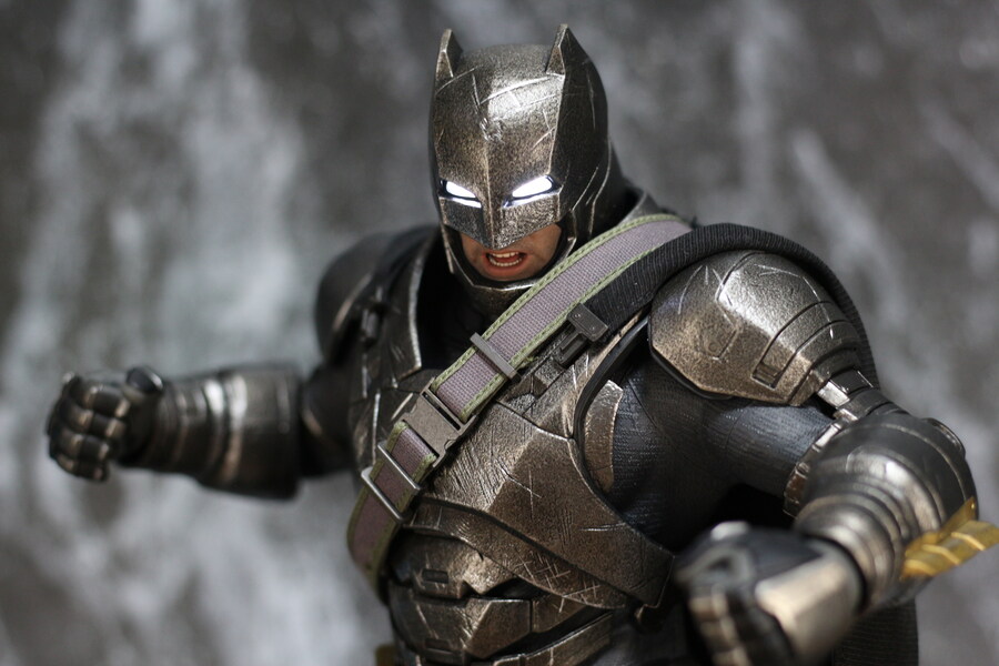 [핫토이] 아머드 배트맨 2.0 다이캐스트 디럭스_25.jpg