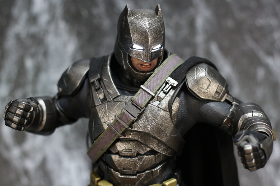 [핫토이] 아머드 배트맨 2.0 다이캐스트 디럭스_27.jpg