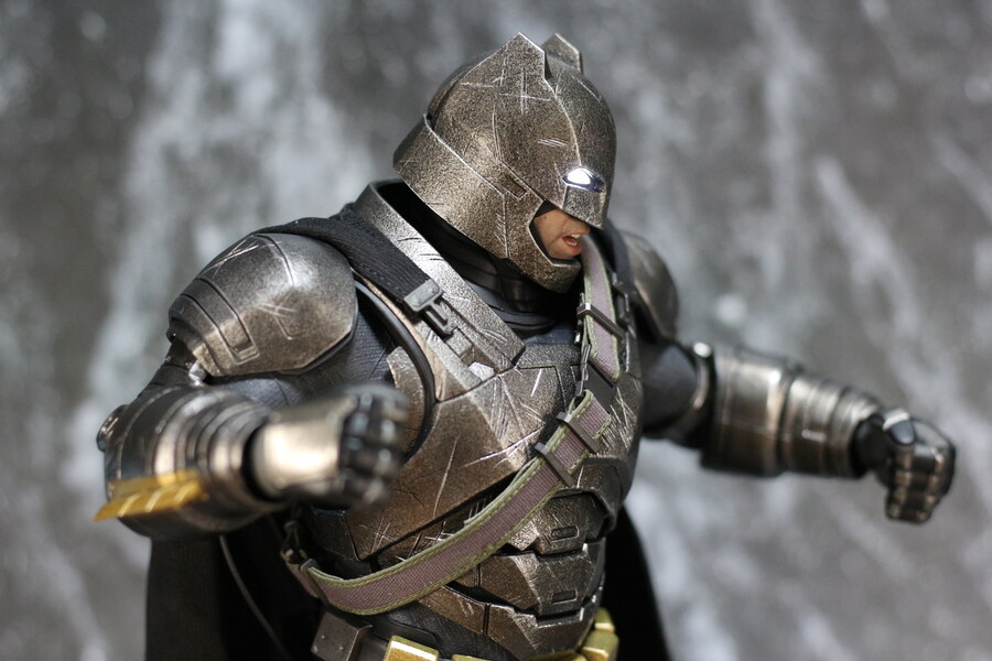 [핫토이] 아머드 배트맨 2.0 다이캐스트 디럭스_28.jpg