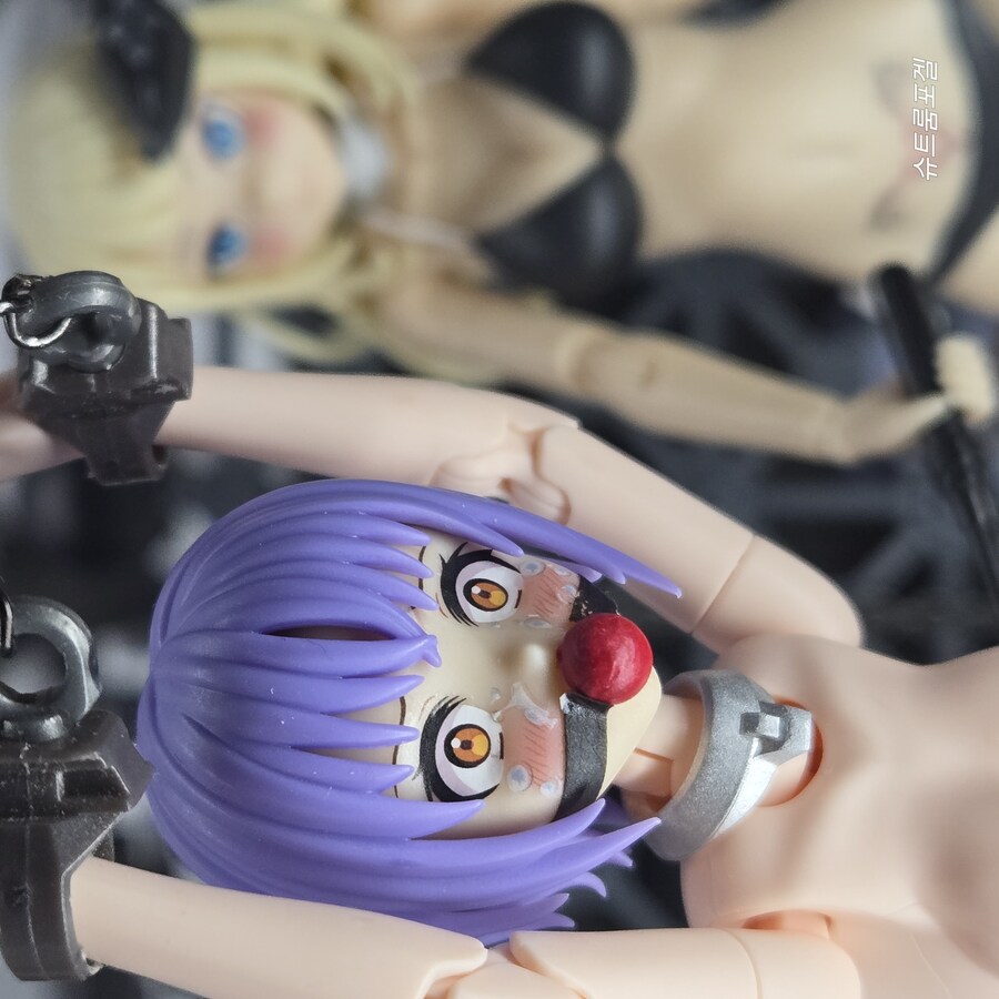 (후방주의)걸프라 얼굴 화장해주기_2.jpg