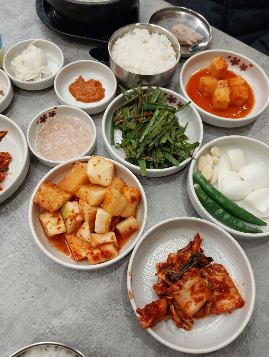 부산 새로 오픈한 돼지국밥집 방문_4.jpg