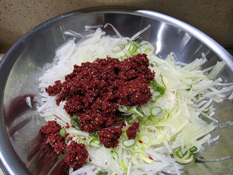 직장에서 3천원씩 걷어서 해먹는 점심 스지오뎅탕_7.jpg