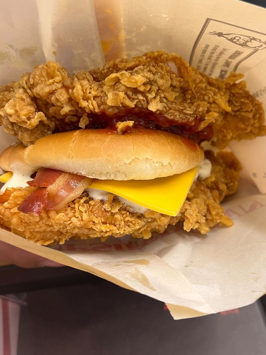 KFC 업사이드다운 징거버거_1.jpg