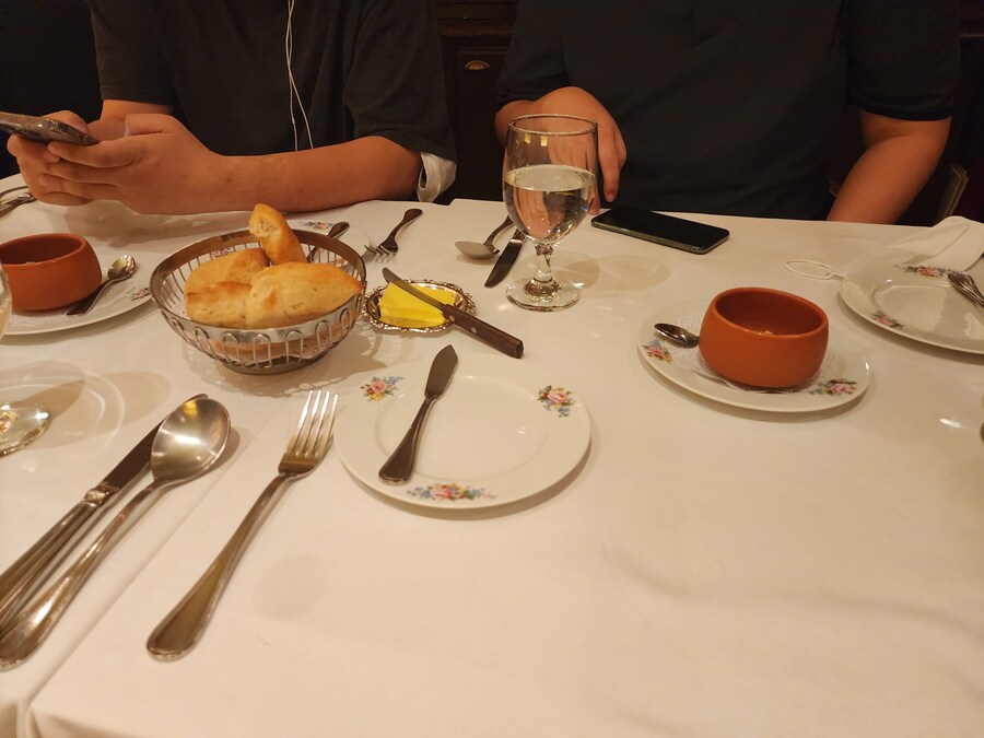 흑백)옛날에 프렌치 파파 가게 갔다왔었네_2.jpg