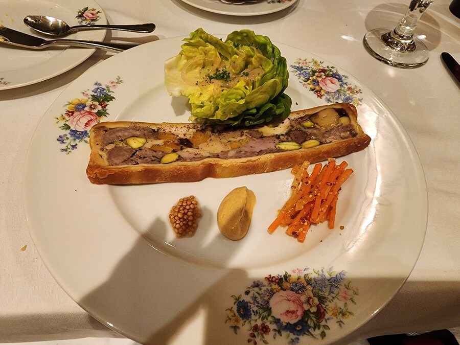 흑백)옛날에 프렌치 파파 가게 갔다왔었네_3.jpg