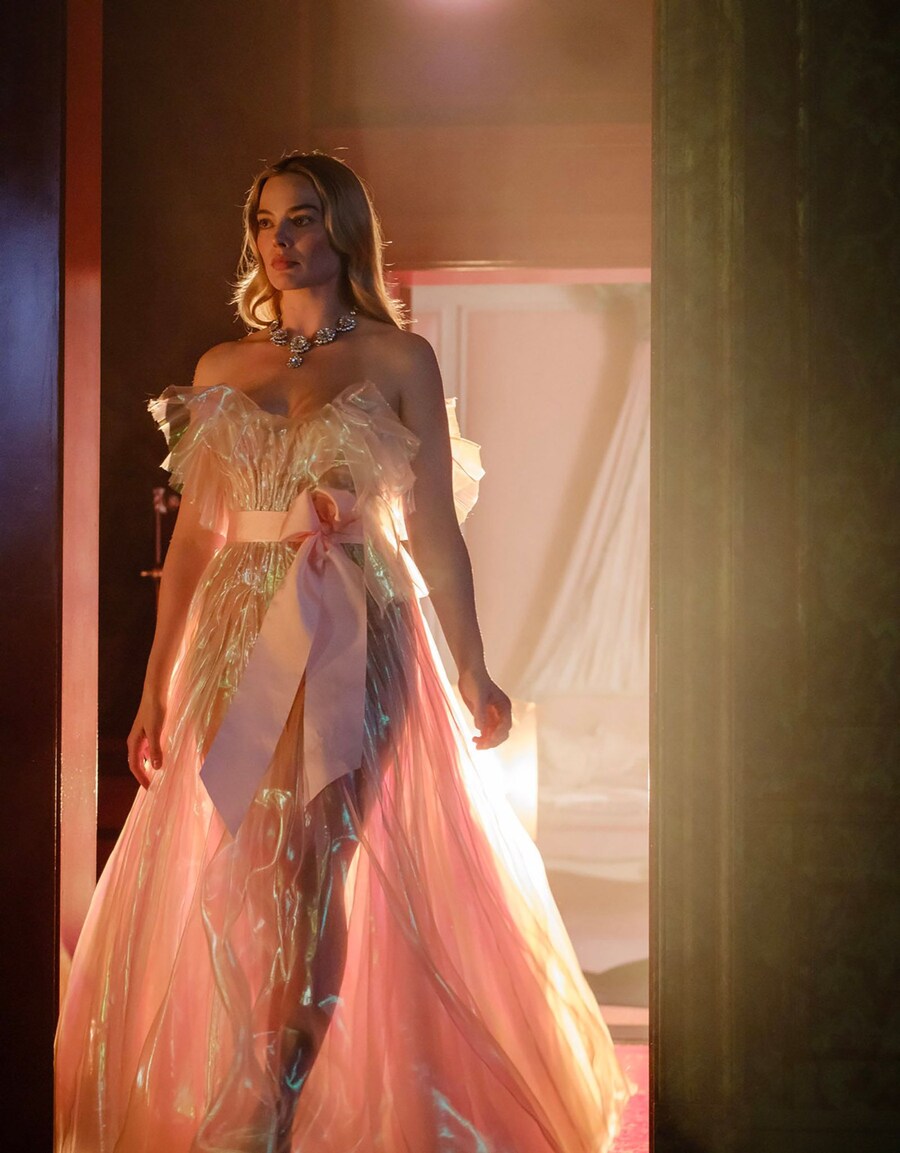 마고 로비, 제이콥 엘로디 주연 '폭풍의 언덕' 신규 스틸_10.jpg