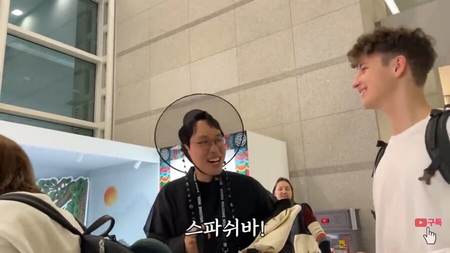 한국에 처음 도착한 러시아 형제가 바로 고른 음료수_1.jpg