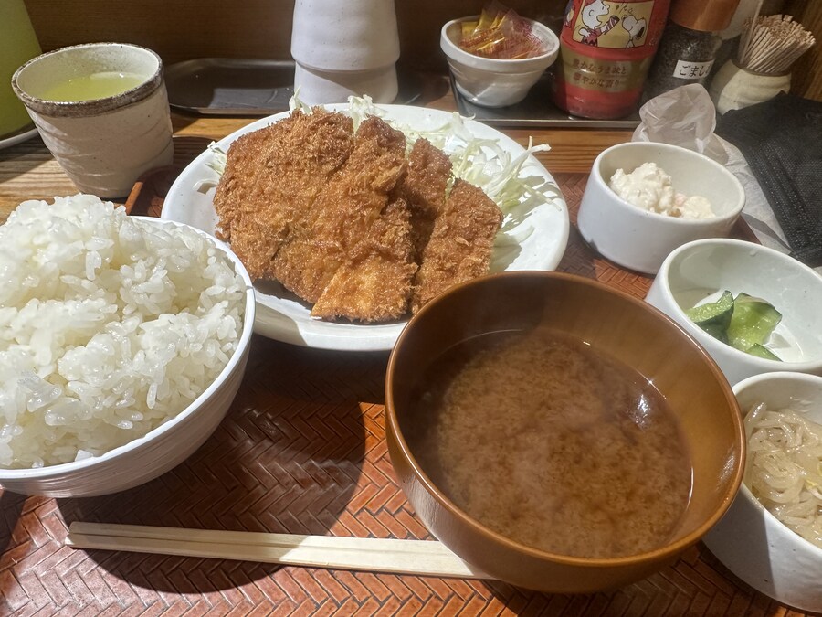 오늘은 돈까스 정식 먹었다_1.jpg