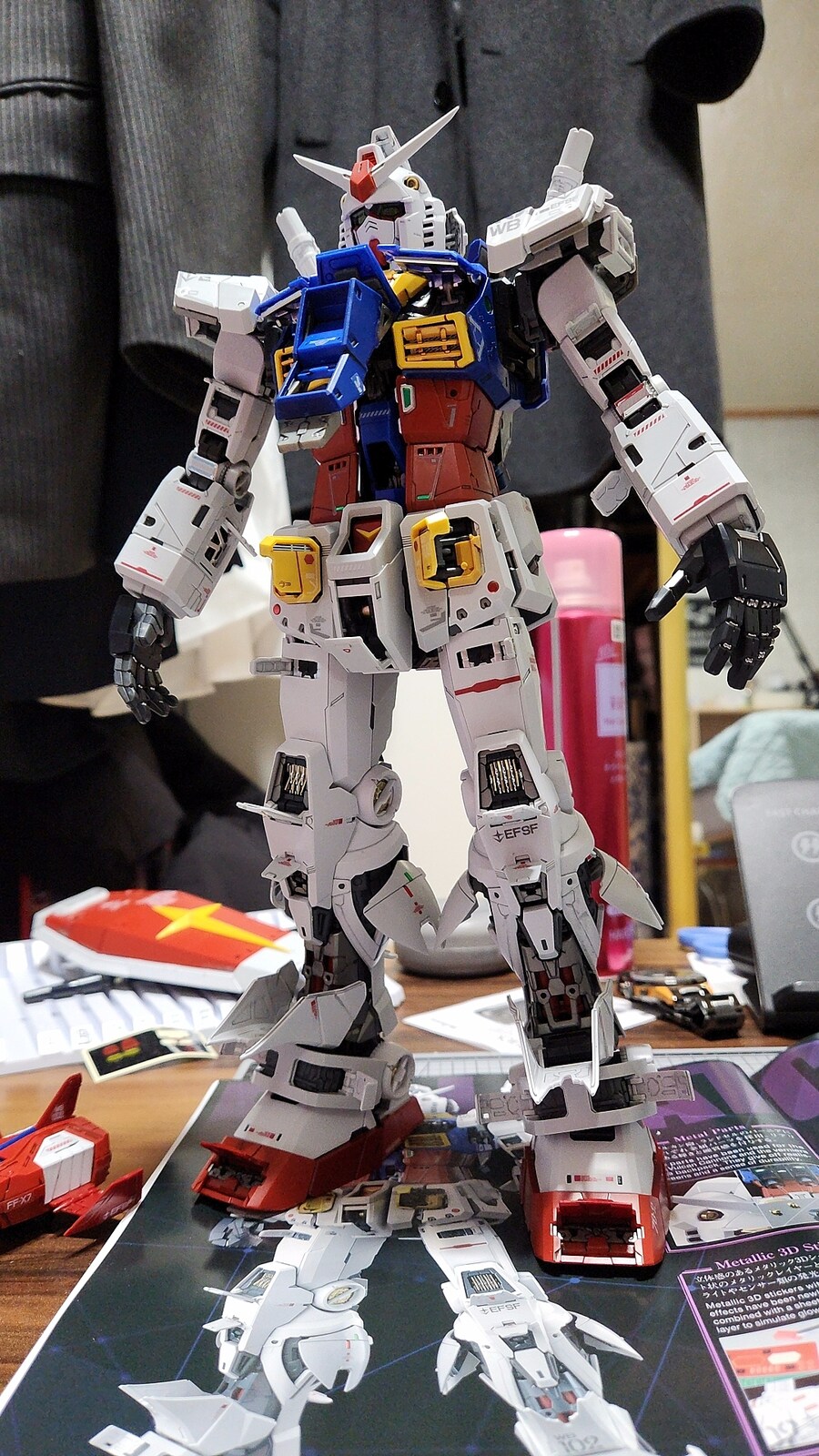 겨울 피난 중 만든 pg 언리시드 건담과 smp 볼테스V_4.jpg