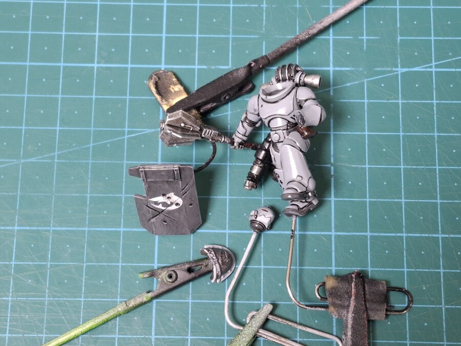 카르카로돈스 브리처 스쿼드 제작기_18.jpg