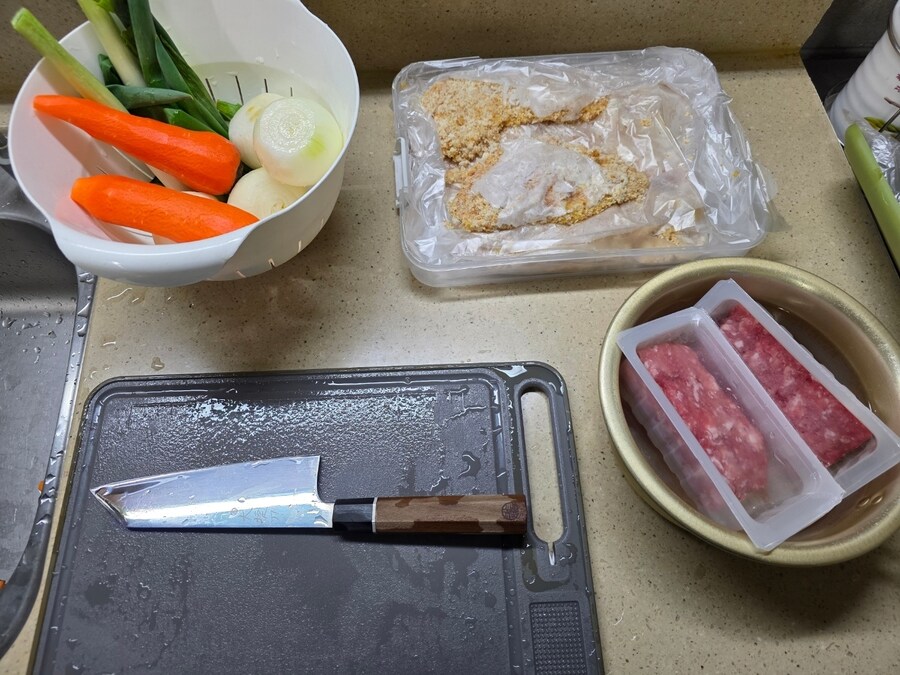 직장에서 3천원씩 걷어서 해먹는 점심 간짜장 돈까쓰_1.jpg