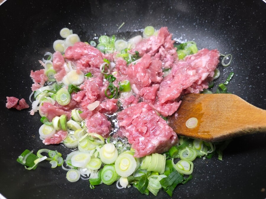 직장에서 3천원씩 걷어서 해먹는 점심 간짜장 돈까쓰_4.jpg