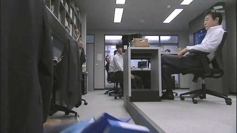 후배한테 책상정리하라고 쿠사리 주는 노처녀 아줌마_4.webp