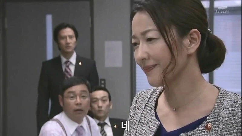 후배한테 책상정리하라고 쿠사리 주는 노처녀 아줌마_13.webp