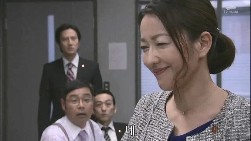 후배한테 책상정리하라고 쿠사리 주는 노처녀 아줌마_14.webp