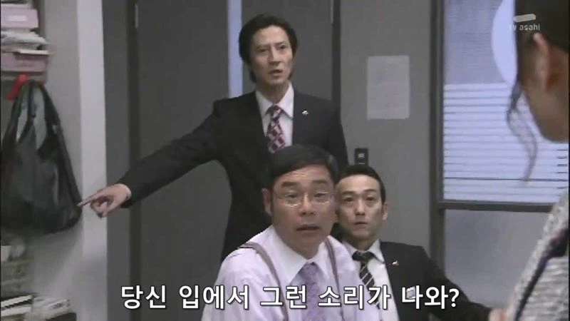 후배한테 책상정리하라고 쿠사리 주는 노처녀 아줌마_17.webp