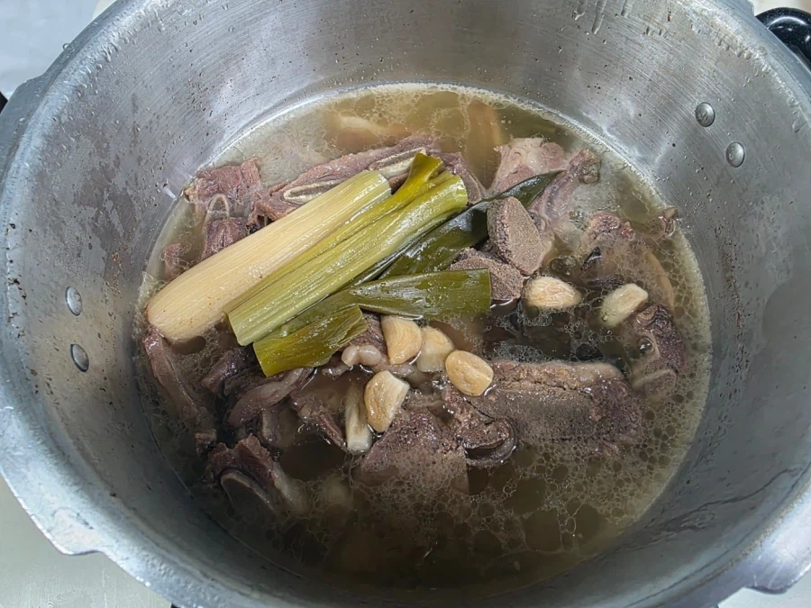 직장에서 3천원씩 걷어서 해먹는 점심 라갈비탕_5.webp