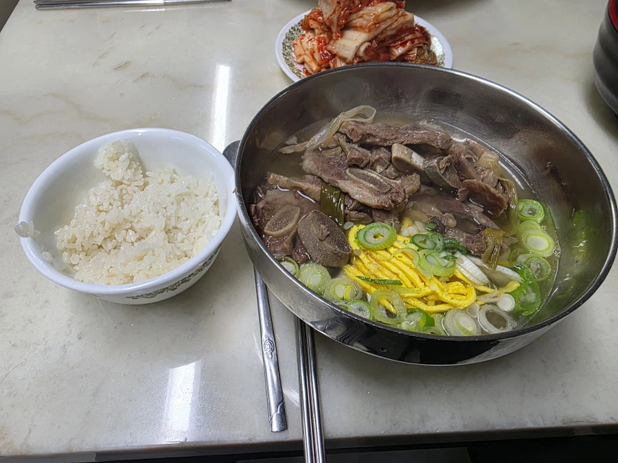 직장에서 3천원씩 걷어서 해먹는 점심 라갈비탕_11.webp
