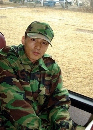 원빈도 못살리는 핏.jpg_1.webp