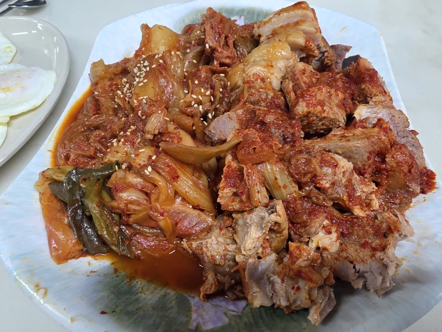 직장에서 3천원씩 걷어서 해먹는 점심 김치찜_6.webp