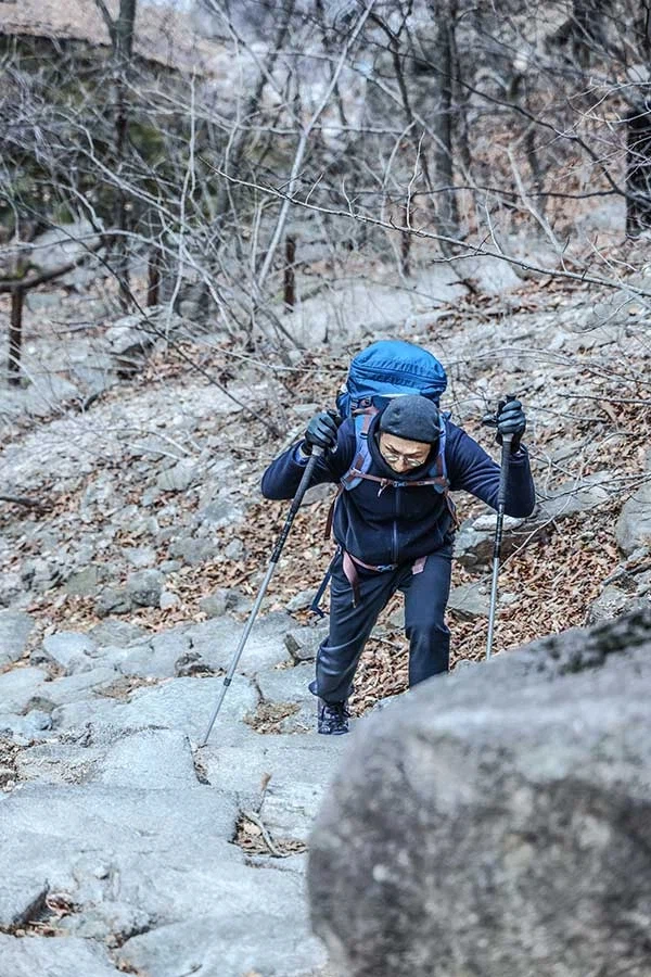 설악산 17키로를 걸어 대피소 레인저들 요리를 대접한 미슐렝 셰프_2.webp