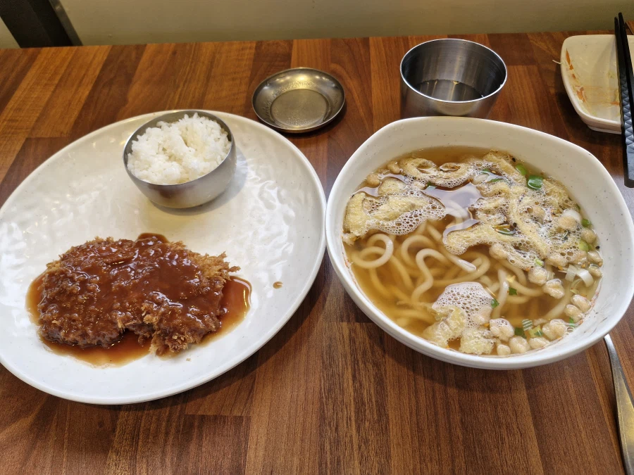 6500원짜리 돈까스 우동 세트_1.webp
