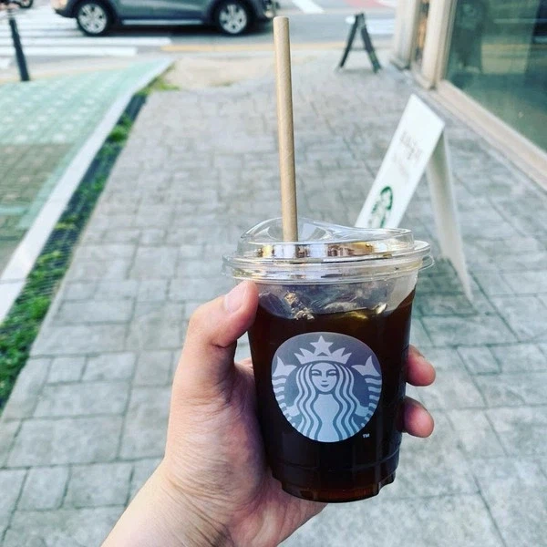 종이빨대 의무이던 시절 엄청난 모순_1.webp