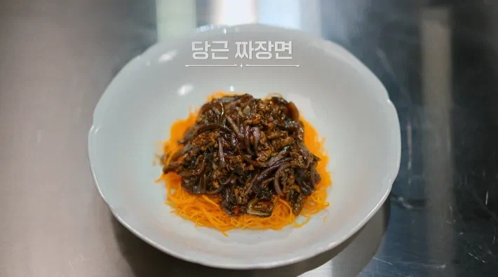 흑백) 쇼츠만 봤지만 이건 한번 먹어보고 싶다_1.webp