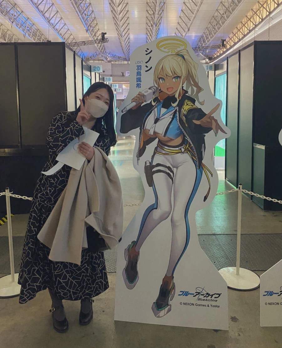 블루아카 5주년 행사장 인증샷 찍은 성우들_13.webp