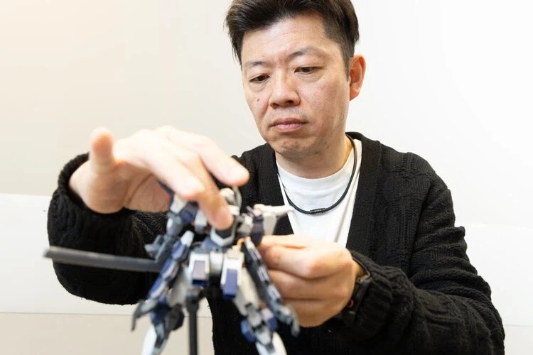 [카도카와]풀 메탈 패닉! 패밀리 아주르 레이븐. 메카모델 개발의 뒷이야기를 듣다_8.webp