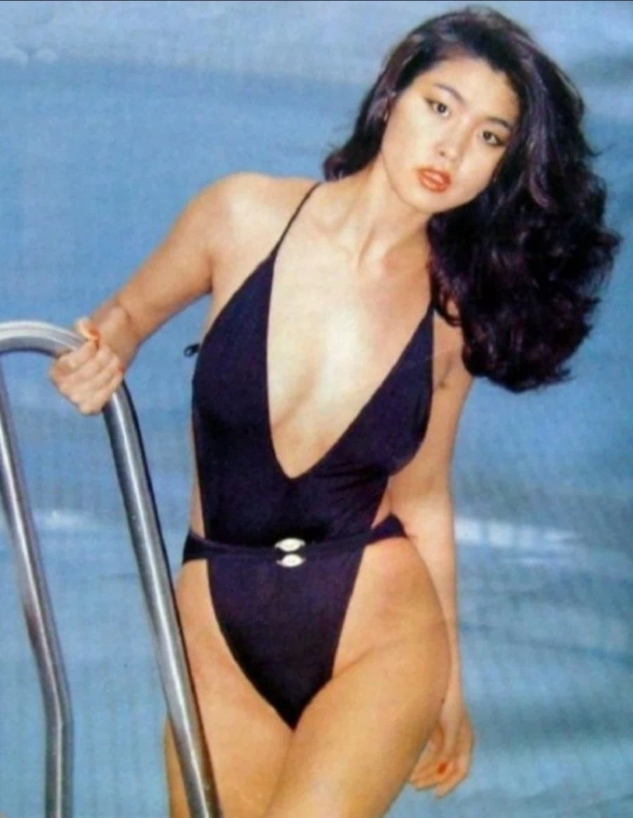 카리나? 웃기네 ㅋ 개딸들이 보면 진짜로 발작하는 여자_1.webp