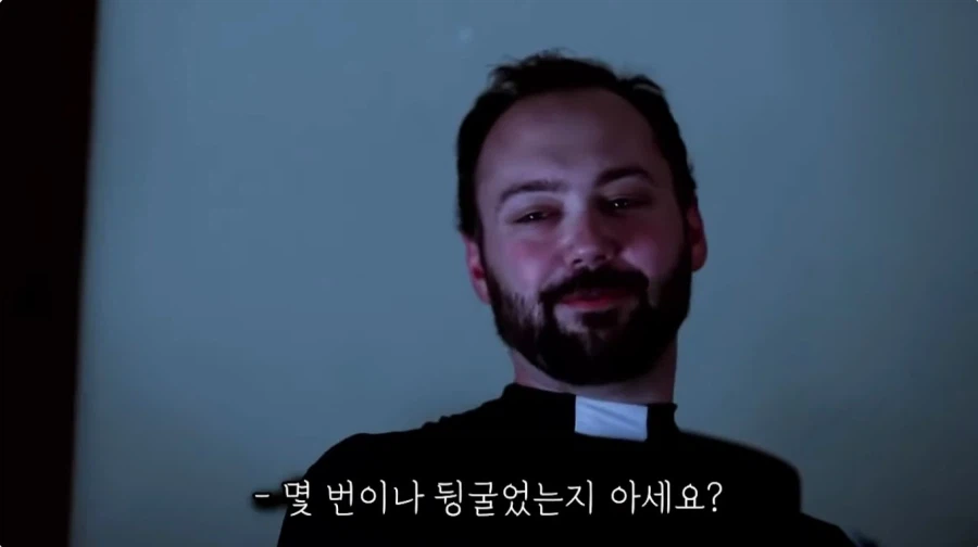 수 많은 악마를 퇴치한 베테랑 신부.JPG_17.webp