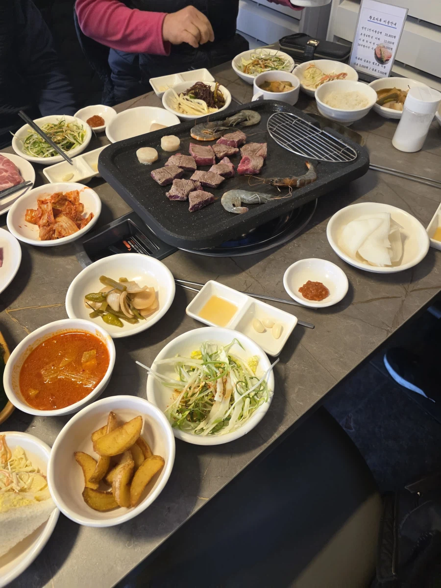 가족들과 산속에서 즐기는 고기뷔페_6.webp