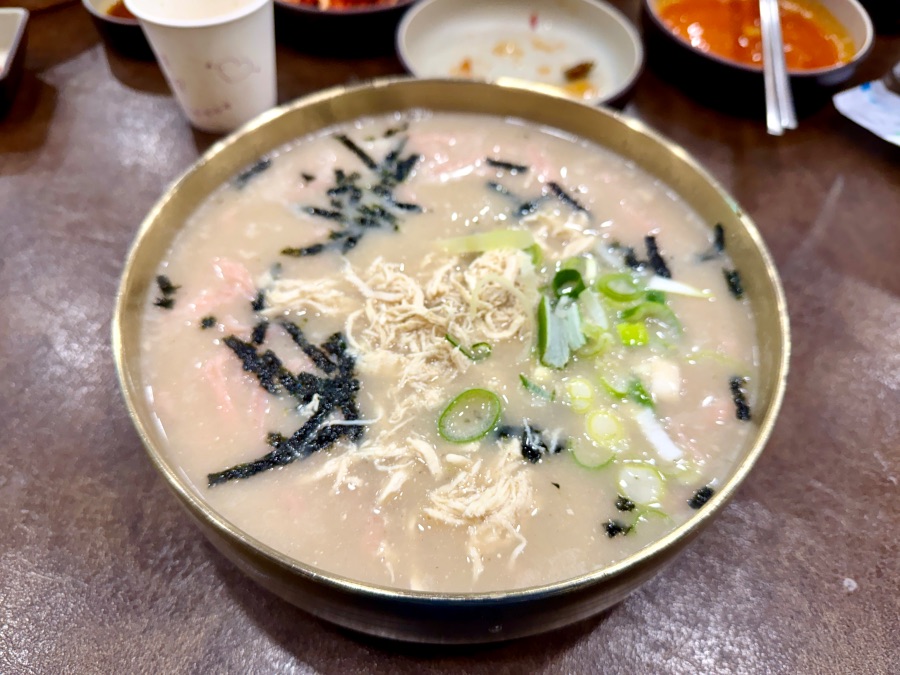 닭칼국수,항정수육(닭강정,떡볶이 무한)_1.jpeg