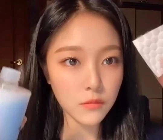 너무 민낯이라 부끄러운 (전) 아이돌_3.webp