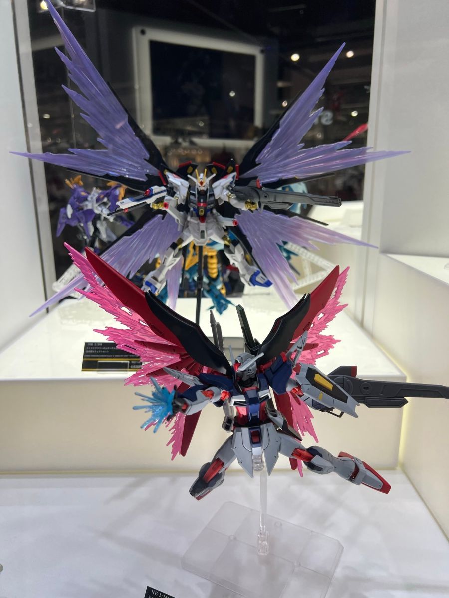 HGCE 1/144 S 프리덤 2식 + 빛의 날개 이펙트 전시 사진_4.jpg