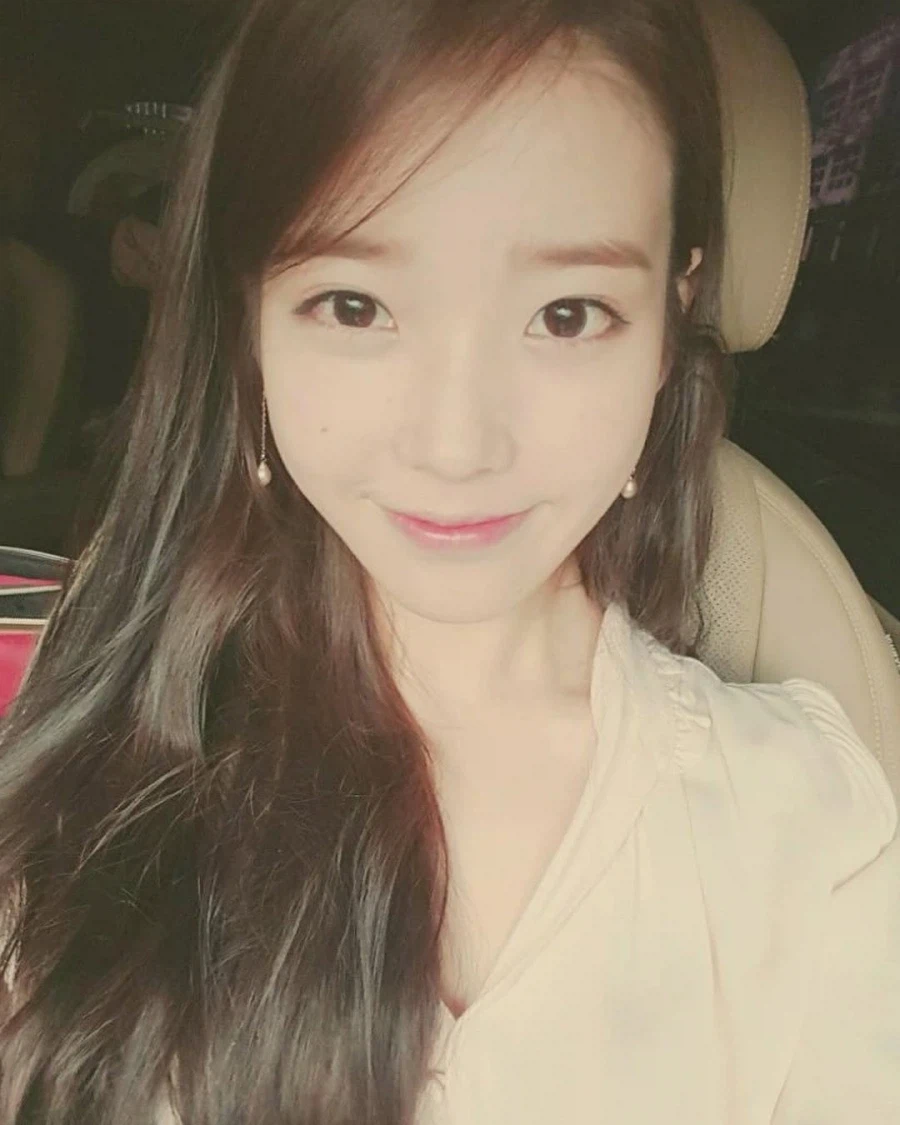 니들 매거진 인스타그램(2016년 그 시절 아이유)_15.webp