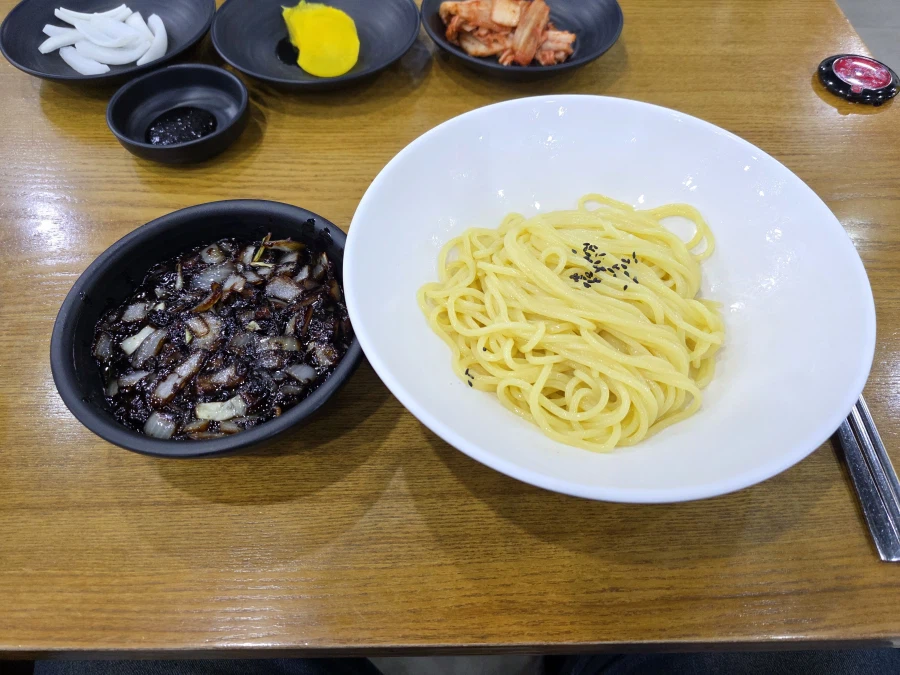 저녁으로 간짜장 먹었습니다._1.webp