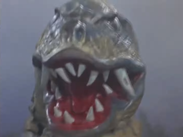 [초대 울트라맨] 괴수들의 삼파전_5.jpg