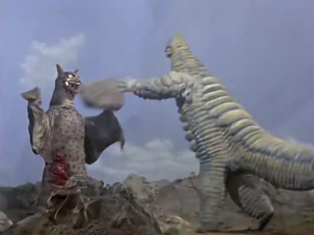 [초대 울트라맨] 괴수들의 삼파전_14.jpg