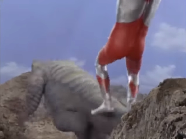 [초대 울트라맨] 괴수들의 삼파전_41.jpg