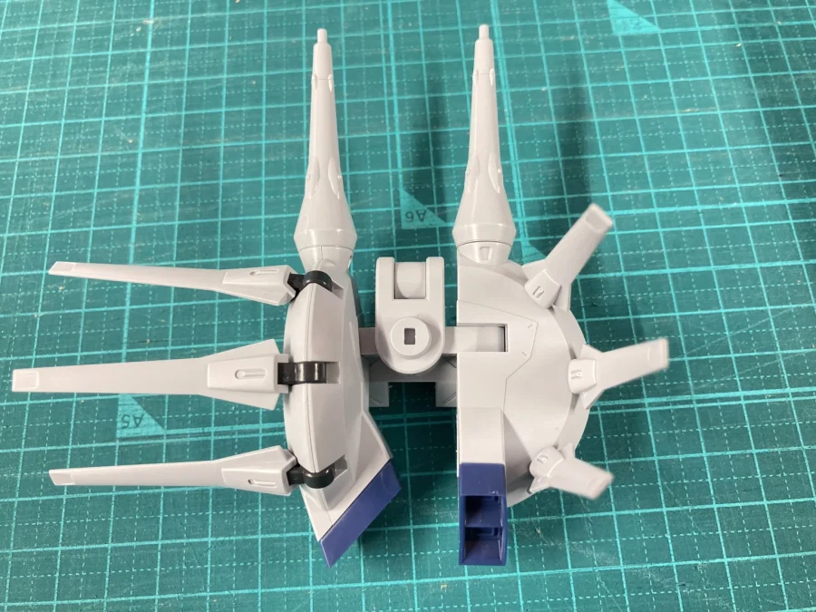 [반다이] HGCE 1/144 레전드 건담. 신판과 구판 비교 해외 리뷰_12.webp