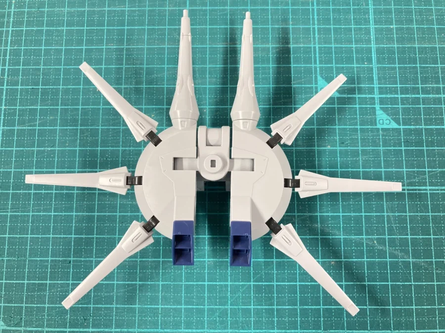 [반다이] HGCE 1/144 레전드 건담. 신판과 구판 비교 해외 리뷰_25.webp