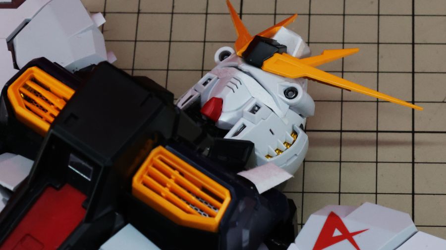 PG 언리쉬드 뉴 건담 롤아웃 포징 사진_6.jpg