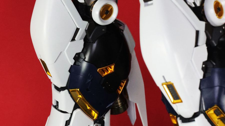 PG 언리쉬드 뉴 건담 롤아웃 포징 사진_22.jpg