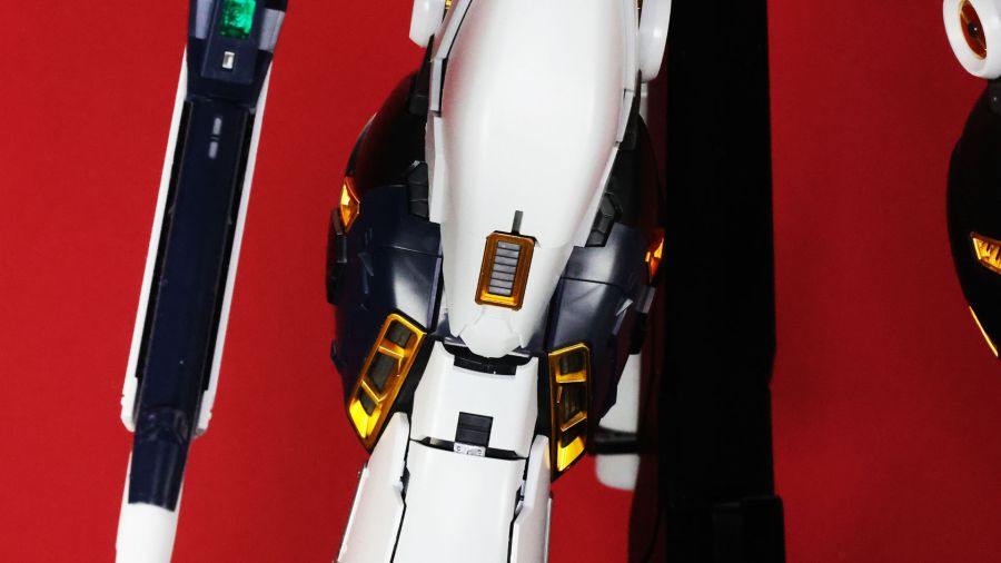 PG 언리쉬드 뉴 건담 롤아웃 포징 사진_23.jpg