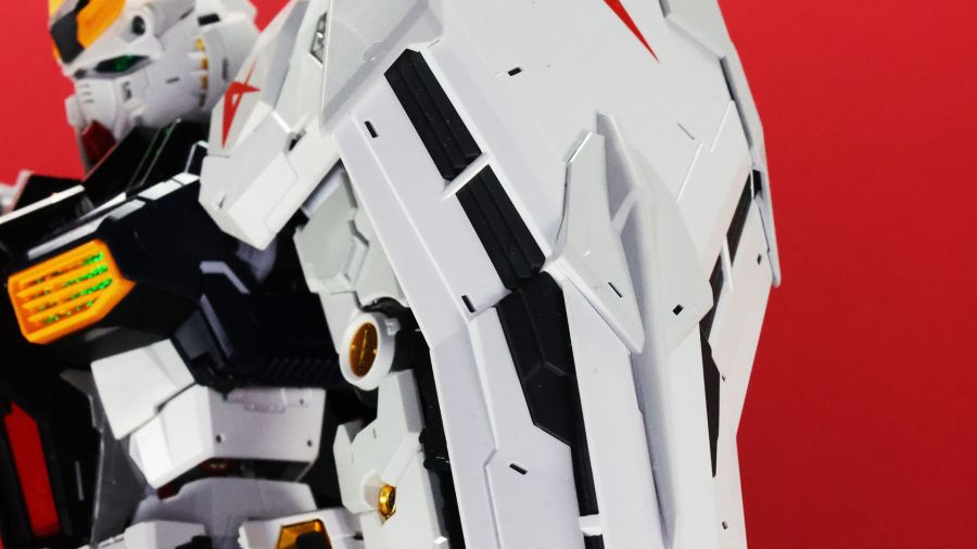 PG 언리쉬드 뉴 건담 롤아웃 포징 사진_42.jpg