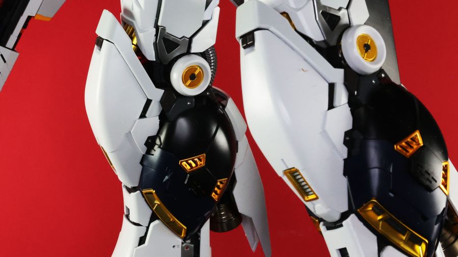 PG 언리쉬드 뉴 건담 롤아웃 포징 사진_70.jpg