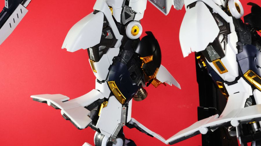 PG 언리쉬드 뉴 건담 롤아웃 포징 사진_83.jpg